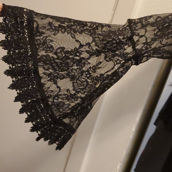 Long sleeve see thru lace top - Picture 2 of 4
